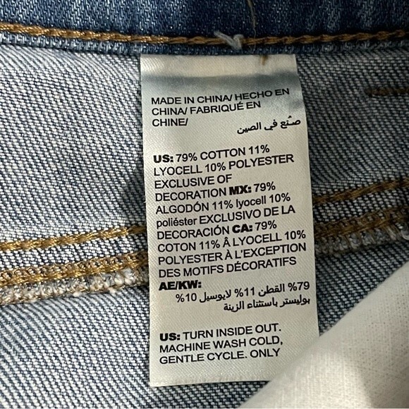 Chico's Women's Wide Leg Crop Jeans Size 6 Button Fly Denim Released Raw Hem - Picture 6 of 9